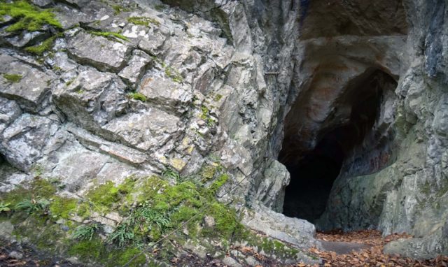 Huy : une spéléologue coincée toute la nuit dans une grotte