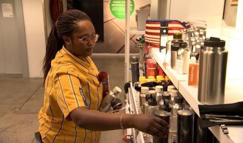 Ikea intègre des réfugiés à ses équipes