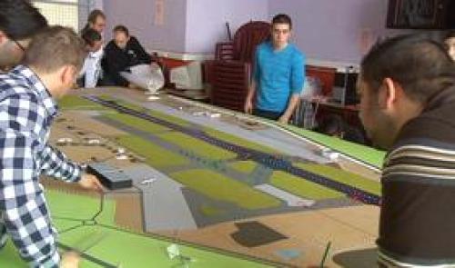 Des étudiants réalisent une maquette de Liège Airport