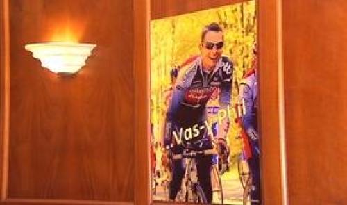 Philippe Gilbert sourit à ses supporters