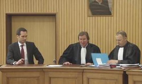 Anne-Marie Lizin devant le tribunal de Huy