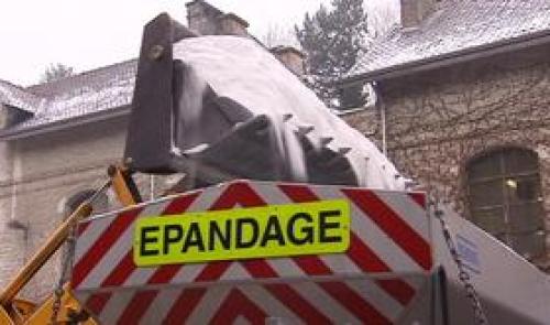 Sel de déneigement : la Province achète en gros