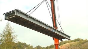 Trooz : installation d'un pont provisoire
