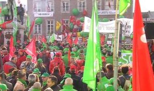 8000 personnes manifestent à Seraing