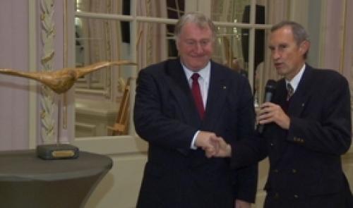 Karl-Heinz Lamberts reçoit le Prix Notger