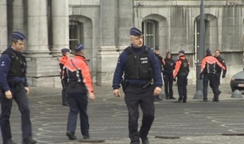 Place St Lambert : hommage et alerte à la bombe