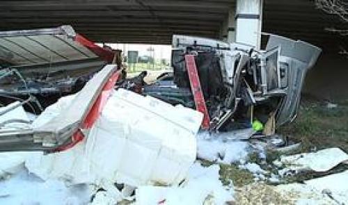Sprimont : un camion tombe de l'E25, le conducteur est blessé