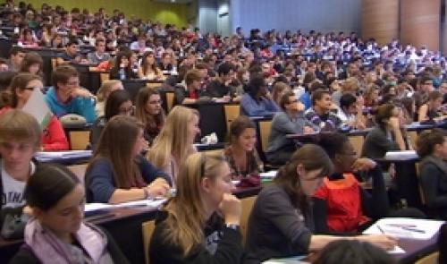 Jean-Claude Marcourt présente sa réforme des études de médecine