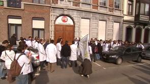 Les étudiants en médecine manifestent