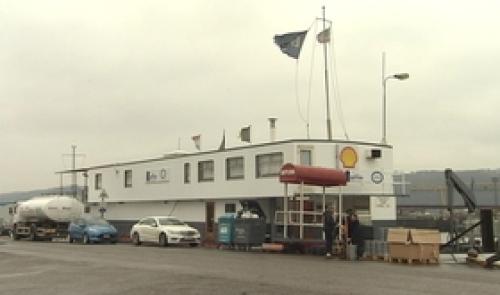 Une péniche braquée sur le canal Albert