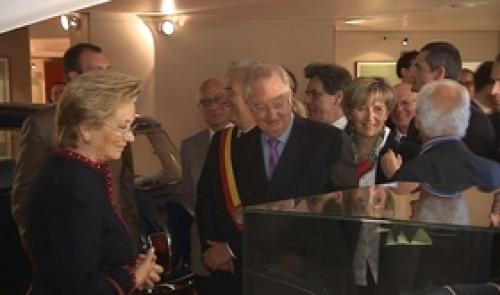 Le couple royal visite l'expo  Golden Sixties 