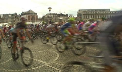 Le Tour : Cérémonie officielle Place St-Lambert