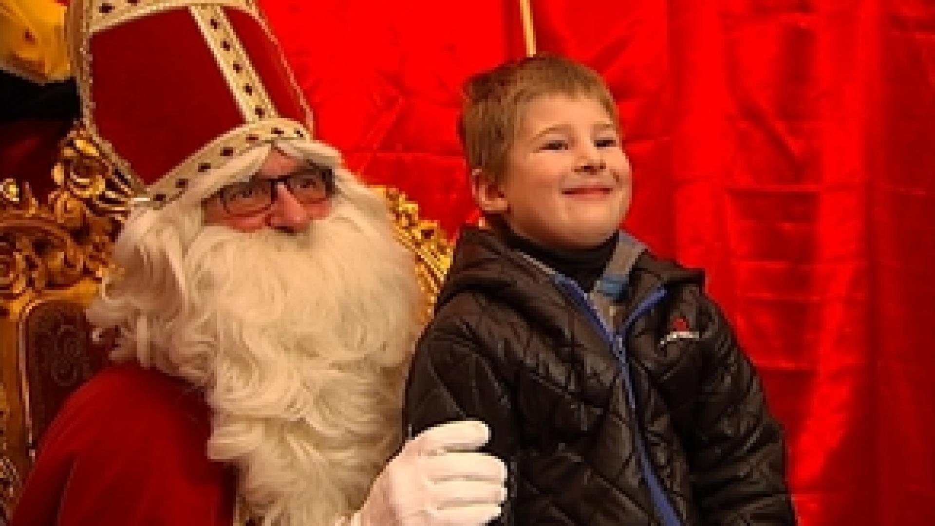 Distribution de jouets de Saint-Nicolas