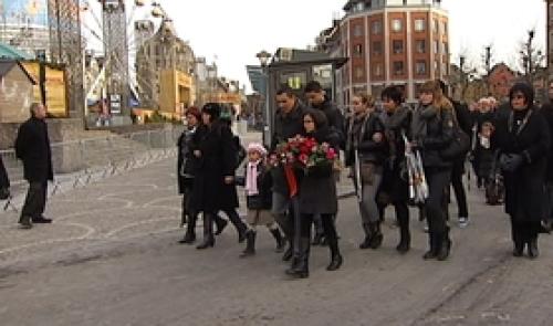 Commémoration: moment difficile pour les familles des victimes
