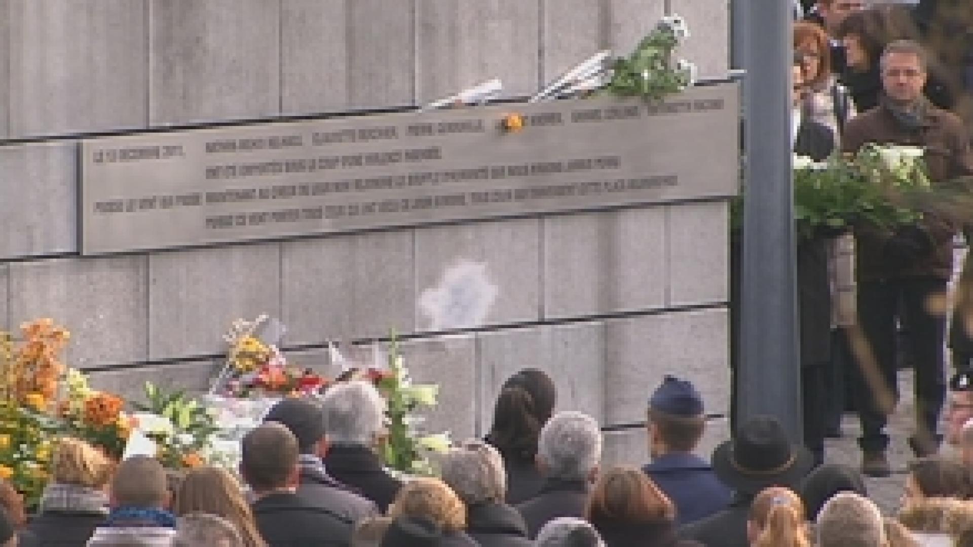 Fusillade : cérémonie d'hommage sobre et silencieuse