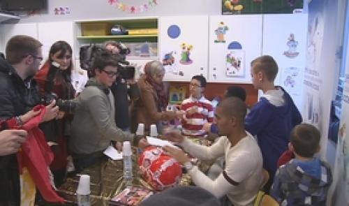 Les joueurs du Standard rendent visite aux enfants hospitalisés