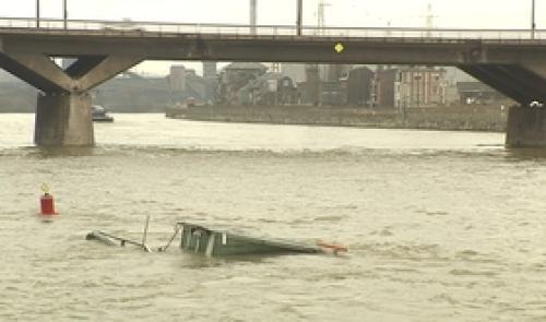 Ougrée : après un an la péniche coulée n'est toujours pas renflouée
