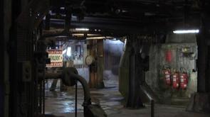 Un sidérurgiste filme ses collègues