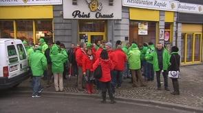 Point Chaud : protestation devant l'enseigne d'Outremeuse