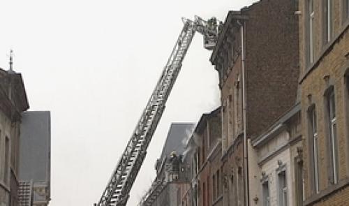 Un incendie a détruit trois immeubles cet après-midi rue Saint-Laurent