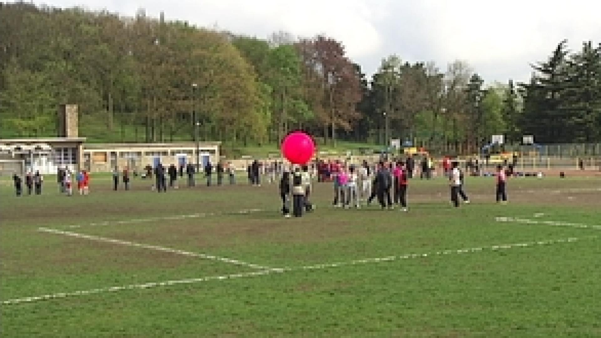 Les jeunes s'initient à plusieurs sports grâce à Coup d'Envoi