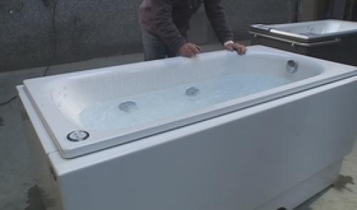 Une baignoire élévatrice unique en son genre!