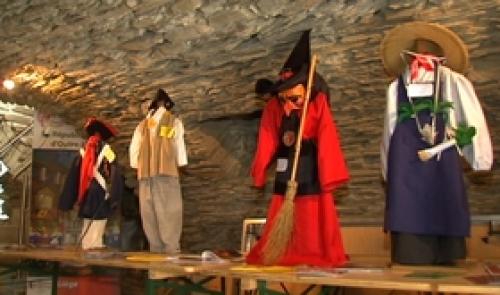 La fédération des groupes folkloriques wallons s'expose à l'ancien château de Rahier à Stoumont