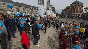 Cortège turquoise de la communauté sourde à Liège
