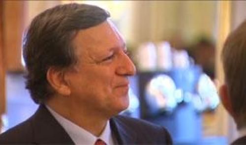 Comité d'accueil bruyant pour José Manuel Barroso au Théâtre de Liège