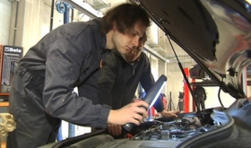Un garage didactique à l'Athénée d'Ouffet
