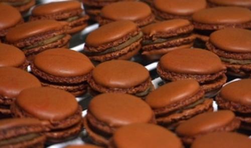 Deux étudiants exportent des macarons
