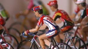 Des cyclistes miniatures plus vrais que nature