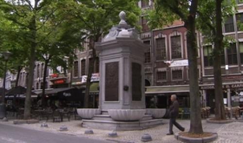 La Fontaine de la Tradition retrouve sa place