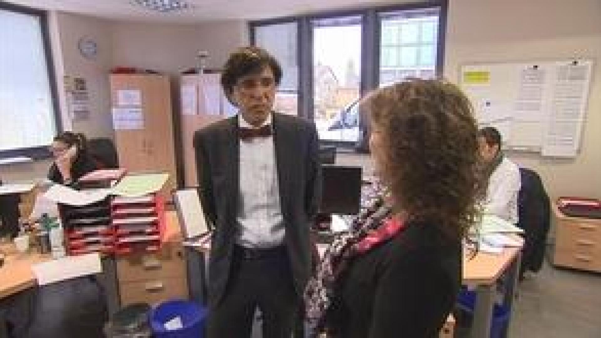 Elio Di Rupo visite le secteur non marchand