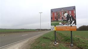 Panneaux touristiques : polémique et précisions
