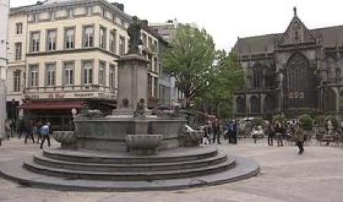 La Fontaine de la Vierge en Vinâve d'Ile restaurée