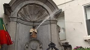 Manneken Pis : habillée par la confrérie de Saint-Antoine de Blehen