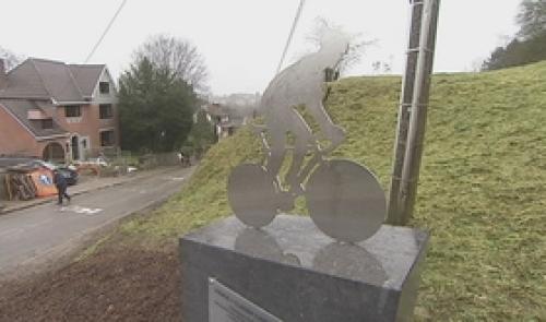 Criquielion : une stèle au mur de Huy