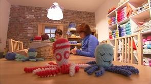 Prématurés : des bénévoles crochetent des pieuvres en coton