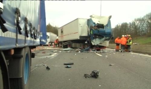 E40 : grave accident entre trois camions