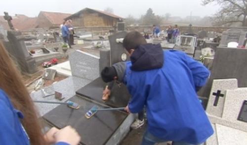 Remicourt : nettoyer les tombes pour financer le camp scout