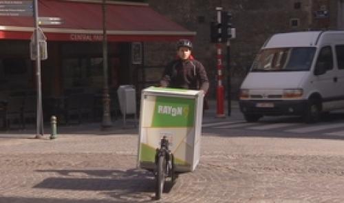 Livraison en vélo-cargo par une coopérative d'économie sociale