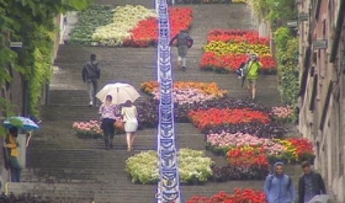 La Montagne de Bueren pour les fans de foot et de fleurs