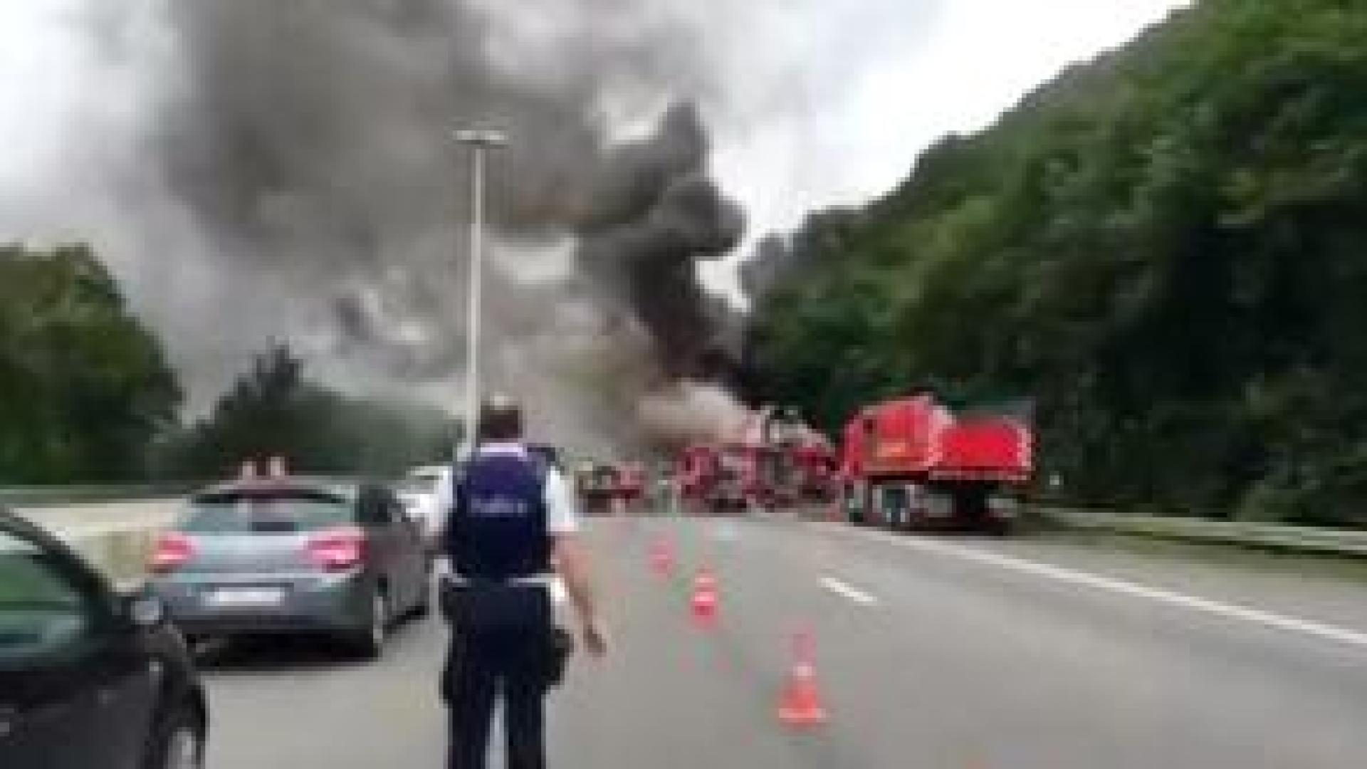 Camion en feu sur la E25 entre Tilff et Embourg