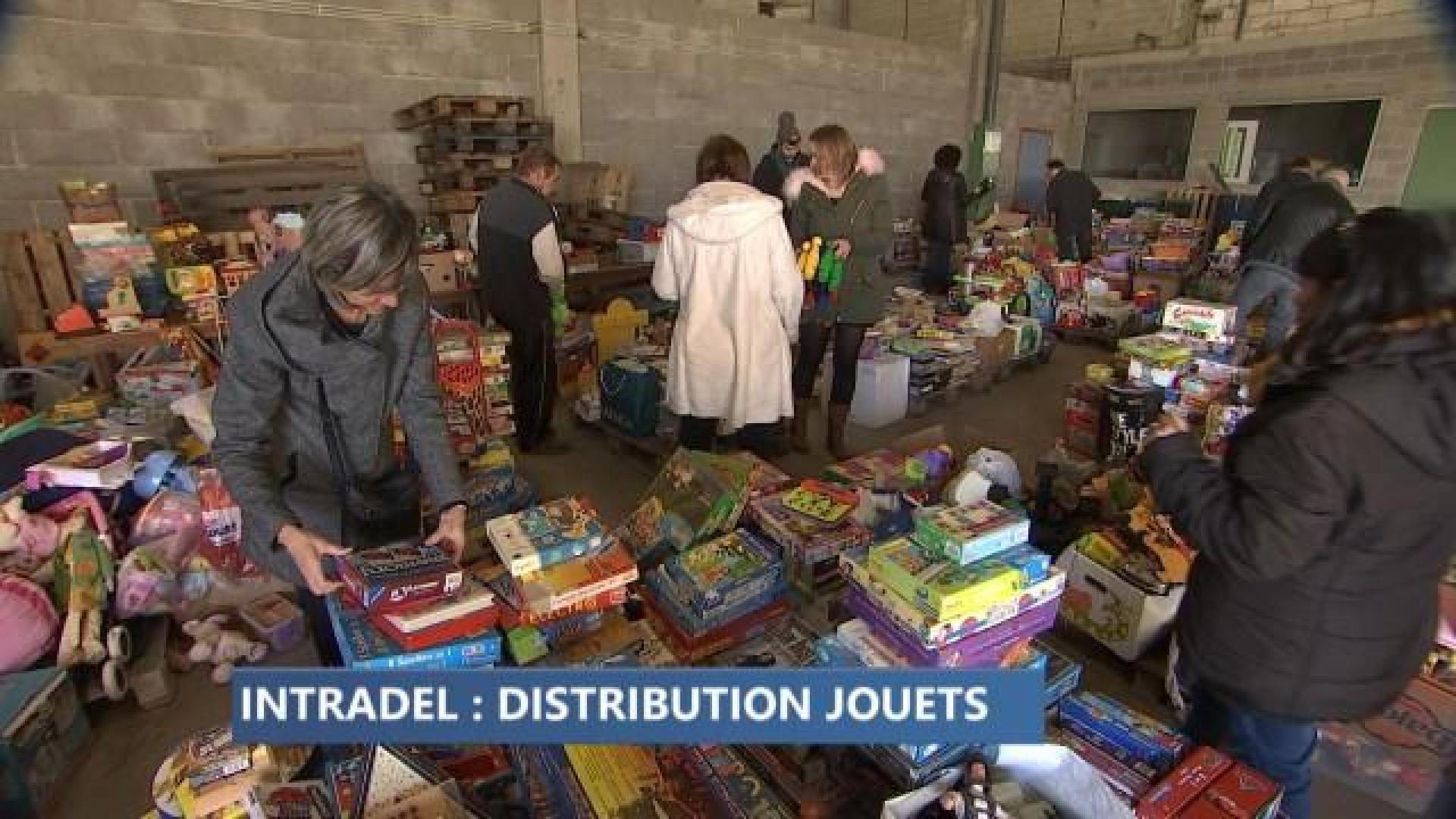 Distribution des jouets collectés dans les recyparcs