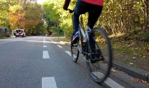 Les cyclistes applaudis sur le chemin du travail pour promouvoir l'usage du vélo