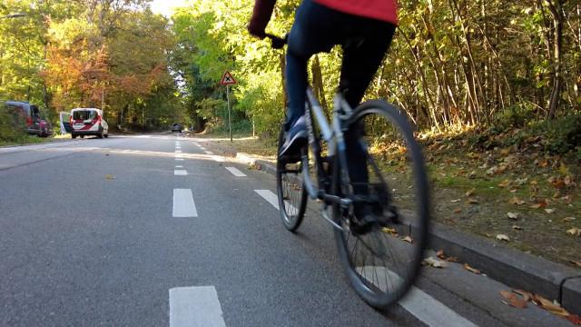Les cyclistes applaudis sur le chemin du travail pour promouvoir l'usage du vélo