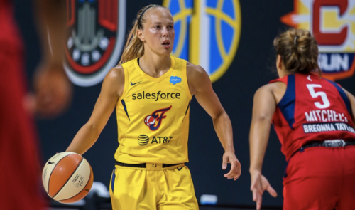 Julie Allemand dans la All-Rookie Team 