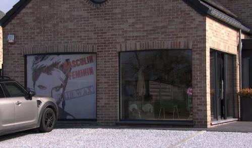 Juprelle: un double-garage pour un salon de coiffure commun
