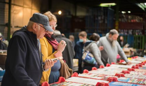La brocante Terre s'installe aux Hauts-Sarts jusque samedi : livres, vêtements militaires, etc